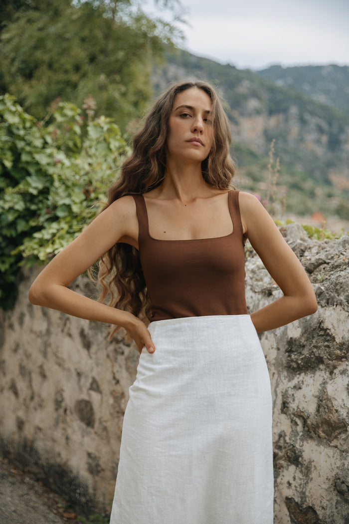 Canotta OFIRA con scollo quadrato color cioccolato